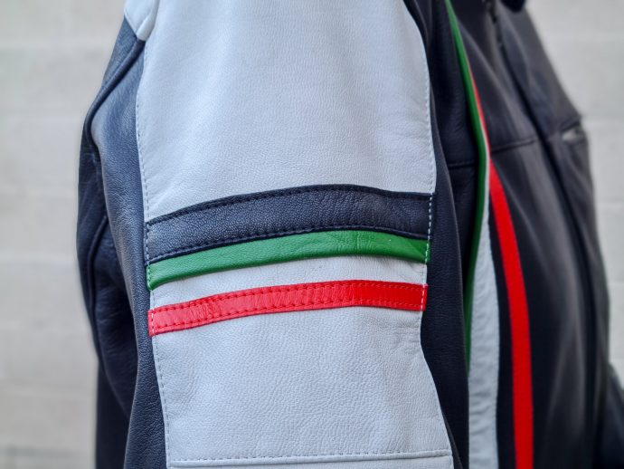 bandes de cuir aux couleurs de l'Italie sur le blouson DXR Patriot 