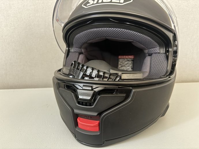 grille anti insectes sur le casque shoei neotec 3