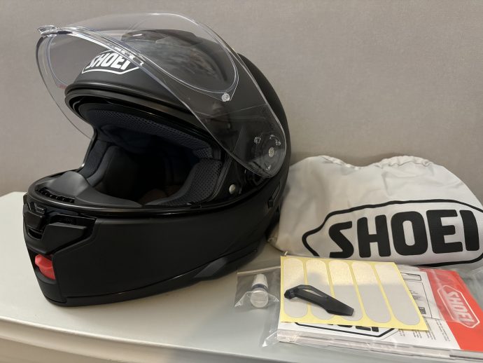 packaging bien fourni pour le casque Shoei neotec 3