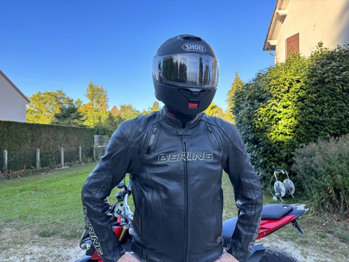 essai du casque modulable Shoei Neotec 3 vue de face 