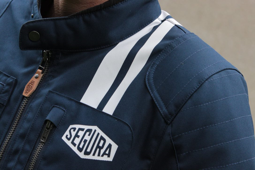 Des renforts sont présents au niveau des articulations du blouson Segura Scorpio