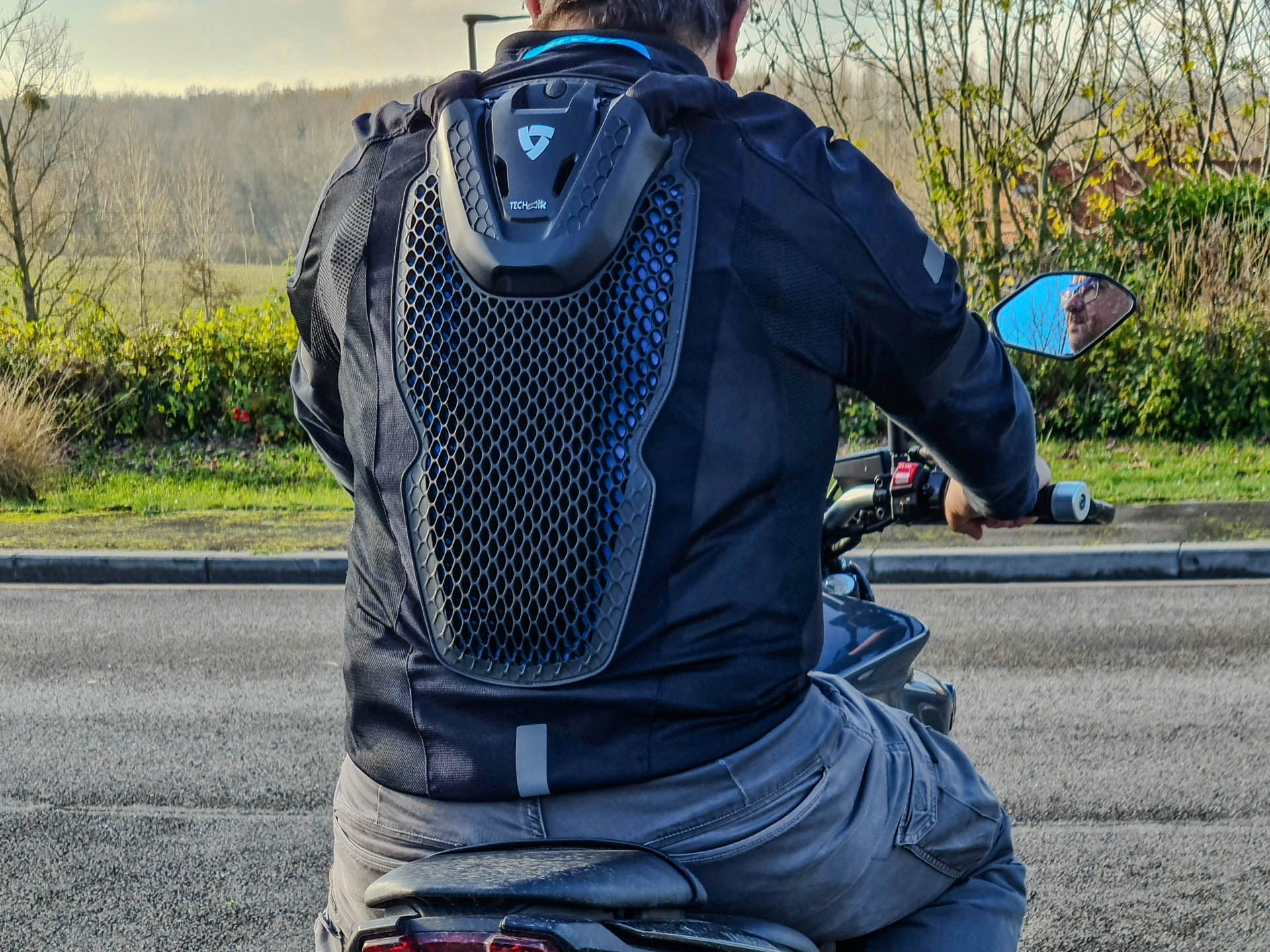 Comment bien installer un tablier et des manchons sur un scooter ? -  #RoadbookScooteo