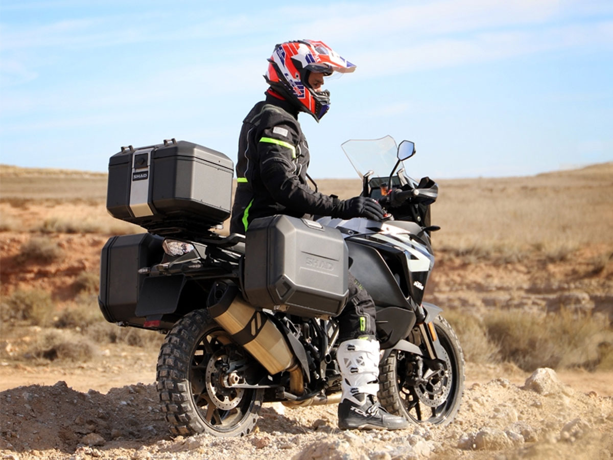 Bagagerie moto : Choisir des valises ou un top-case compatible(s) avec sa moto