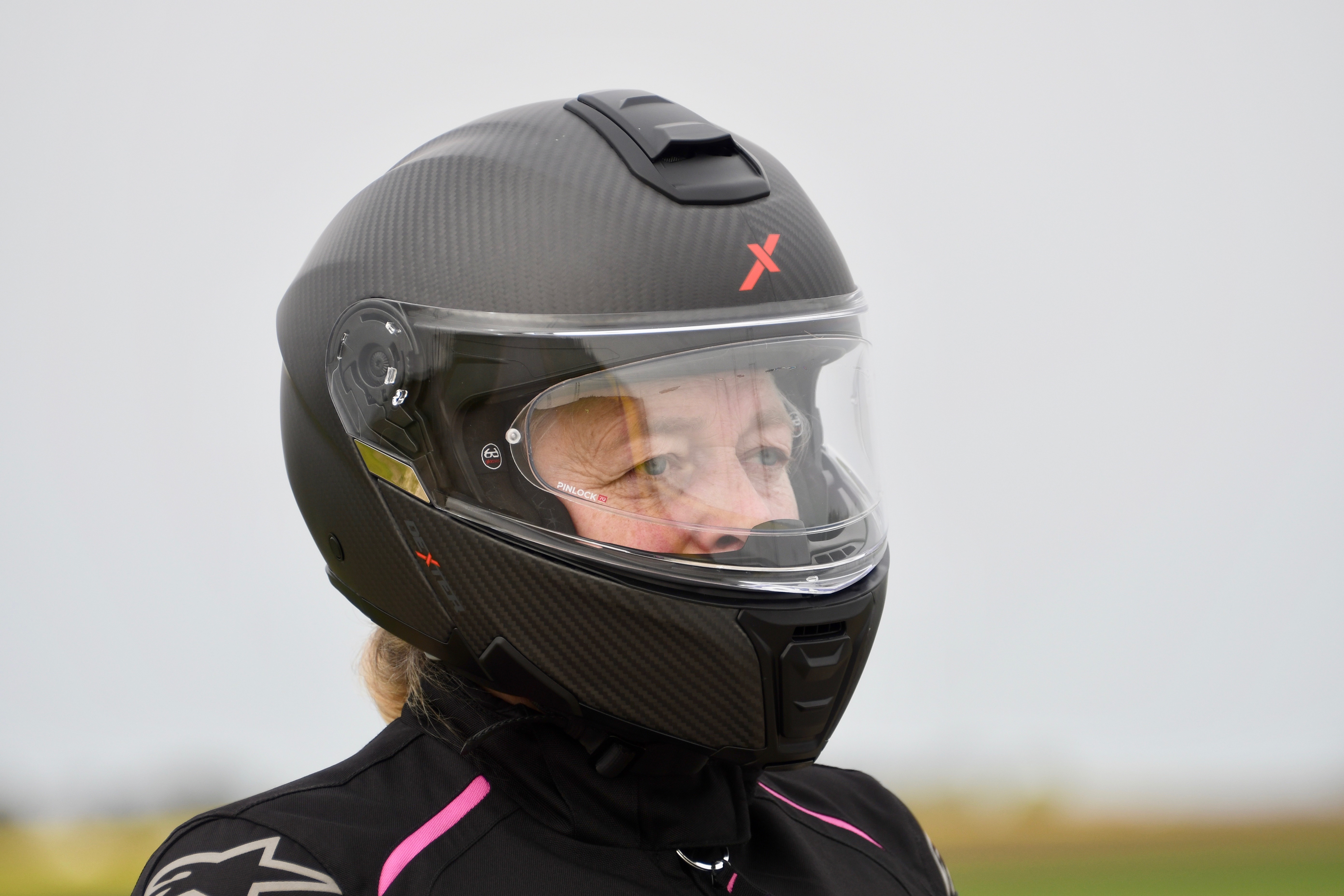 Gaelle, cliente Motoblouz, teste le casque Dexter Artemis 