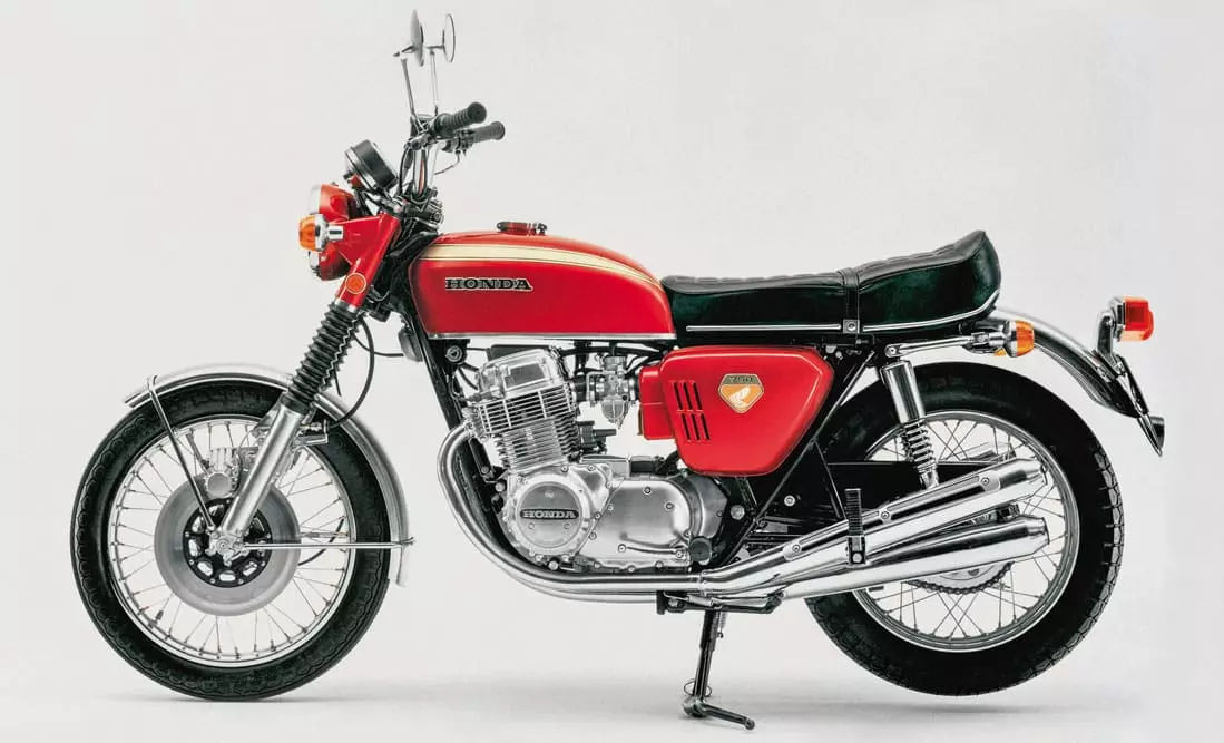 Honda 750 Four telle que présentée dans le catalogue Honda à sa sortie, moto mythique parmi les motos mythiques !