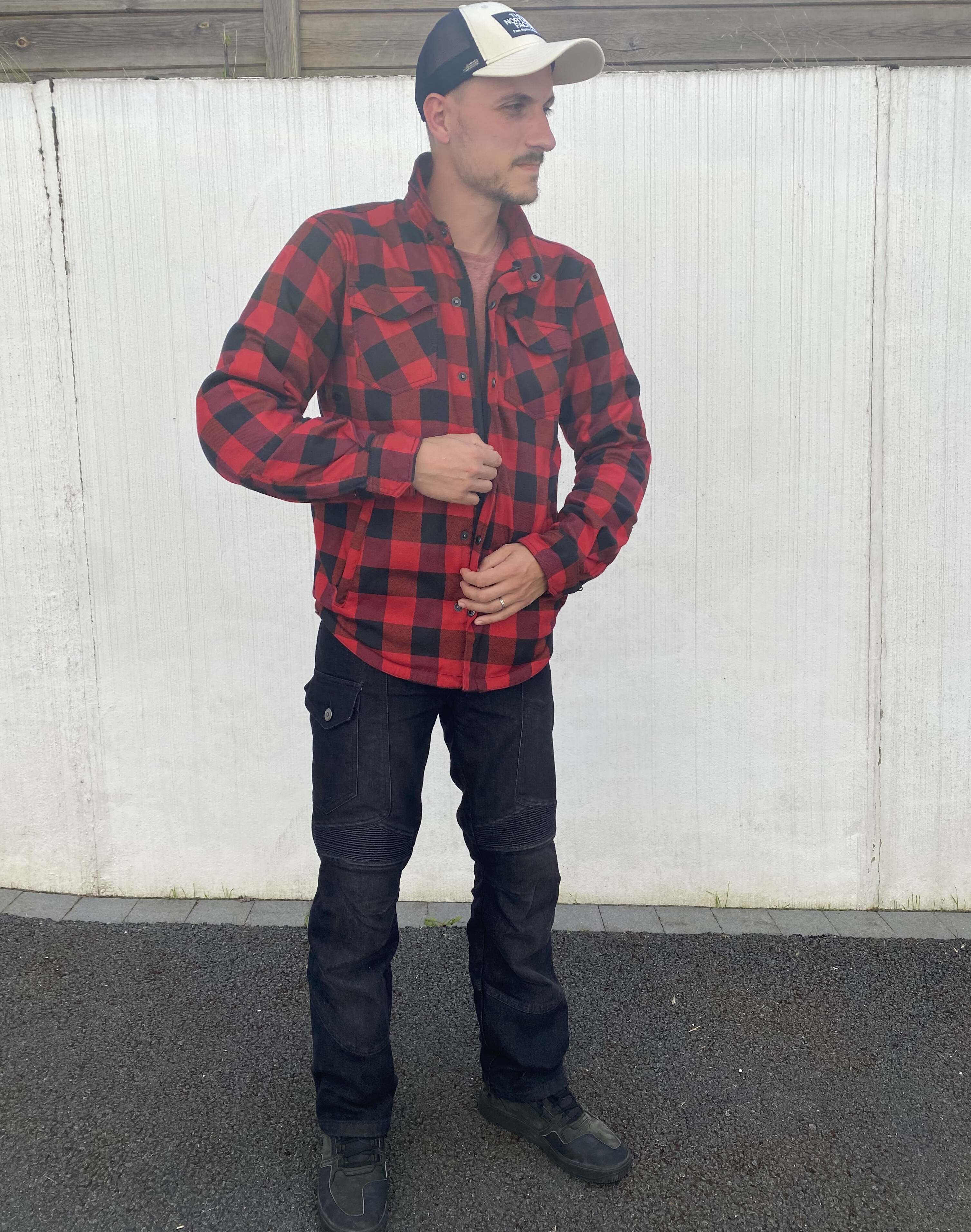 Essai du jean DXR Denim, debout et sans moto