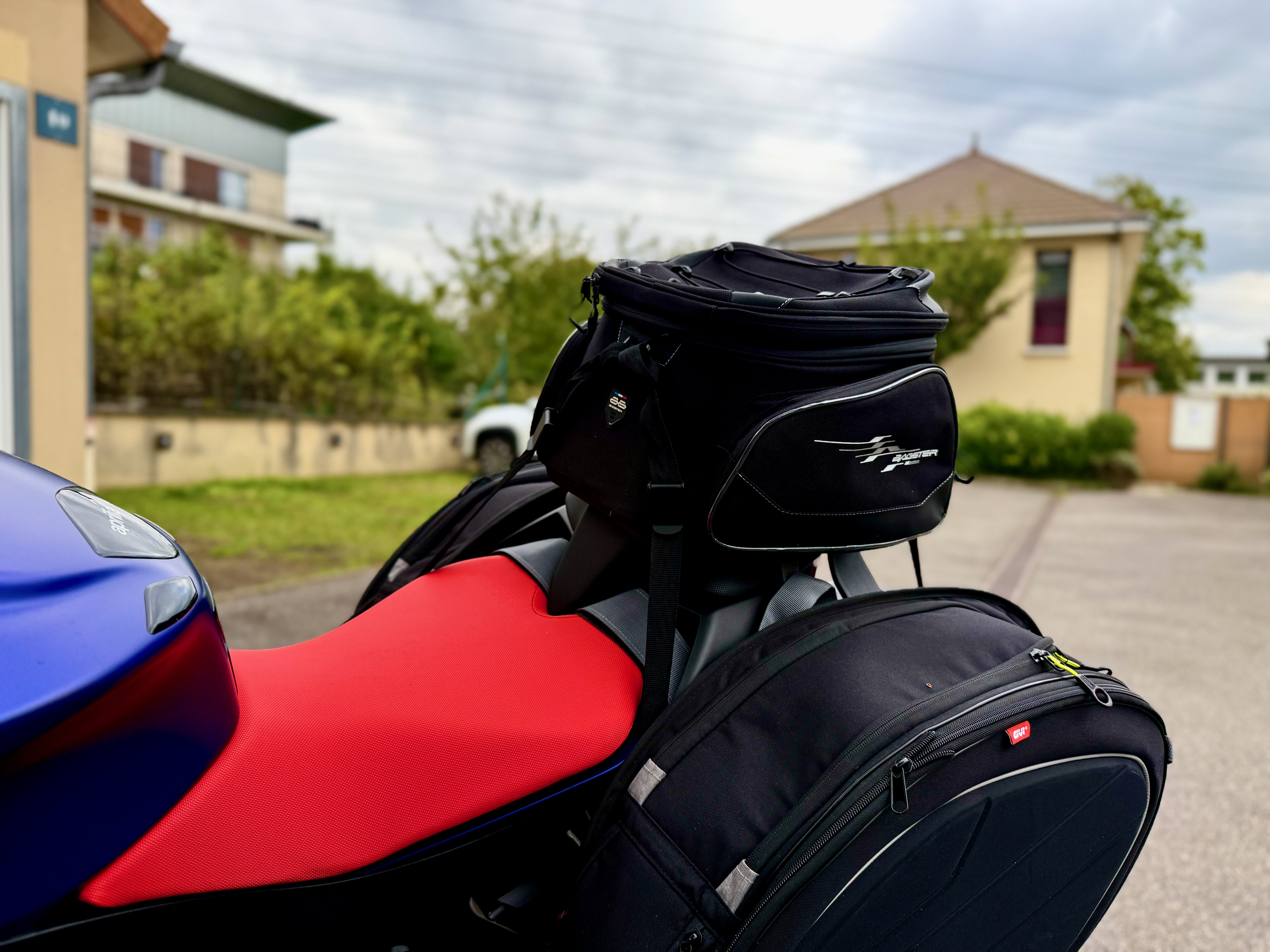 accroches autour de la sacoche de selle Bagster