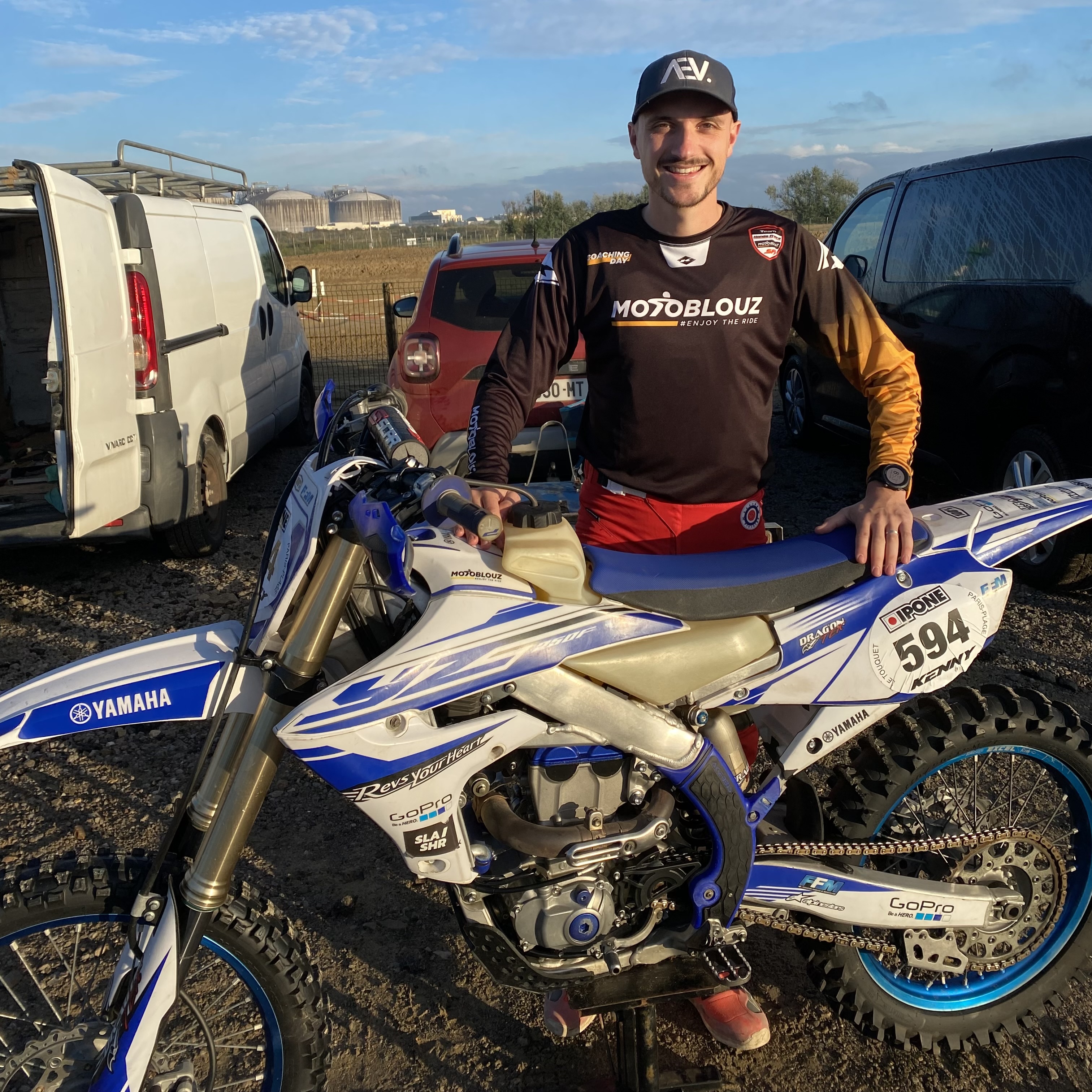 Découverte du welcome pack avec un maillot de motocross 
