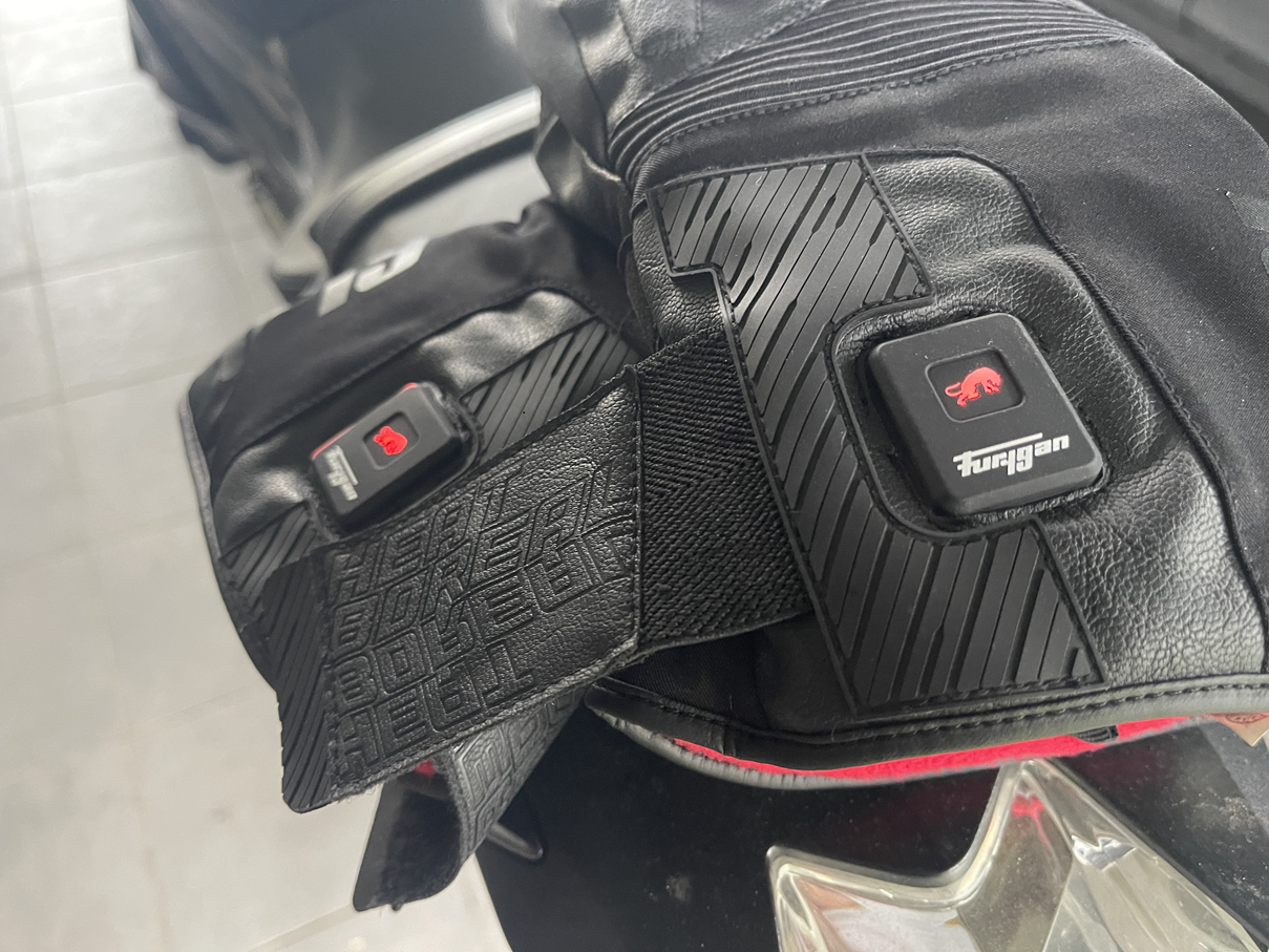 bouton d'allumage des gants chauffants Furygan Heat Boreal