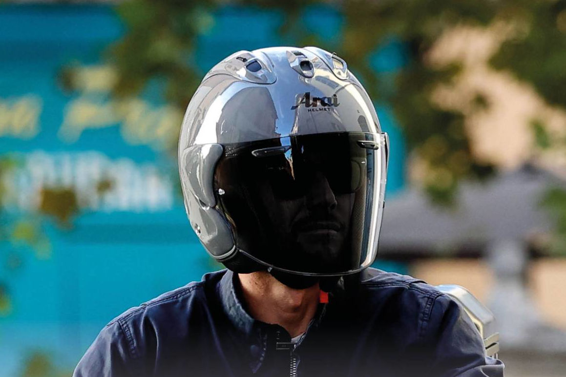 Le Arai SZ-R VAS EVO, le plus cher des casques moto jet denotre sélection