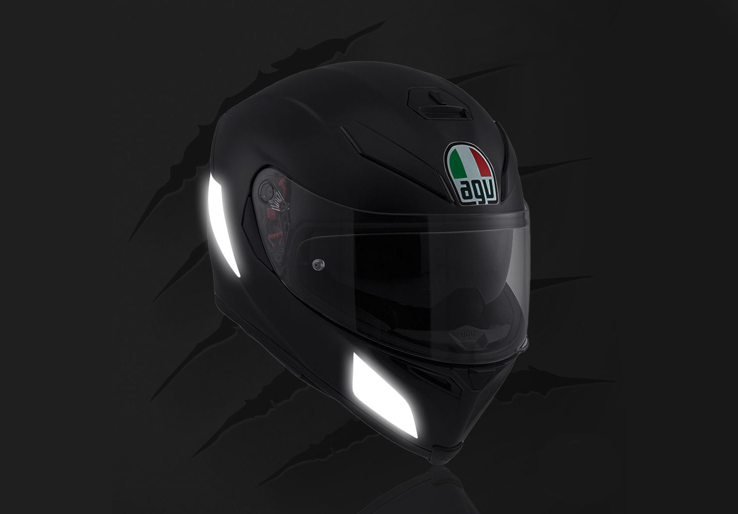 Autocollants réfléchissants de casque moto noirs sur un AGV