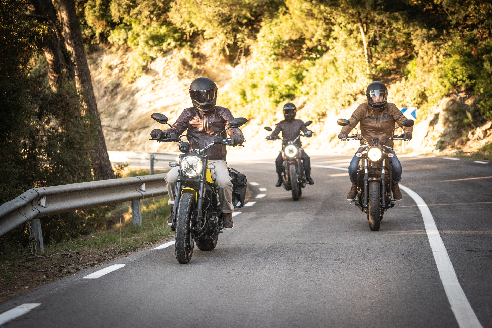 Motards sur la route à la reprise de saison