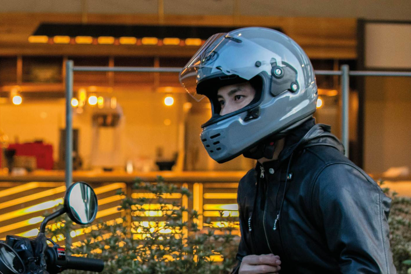Un casque intégral Arai vintage