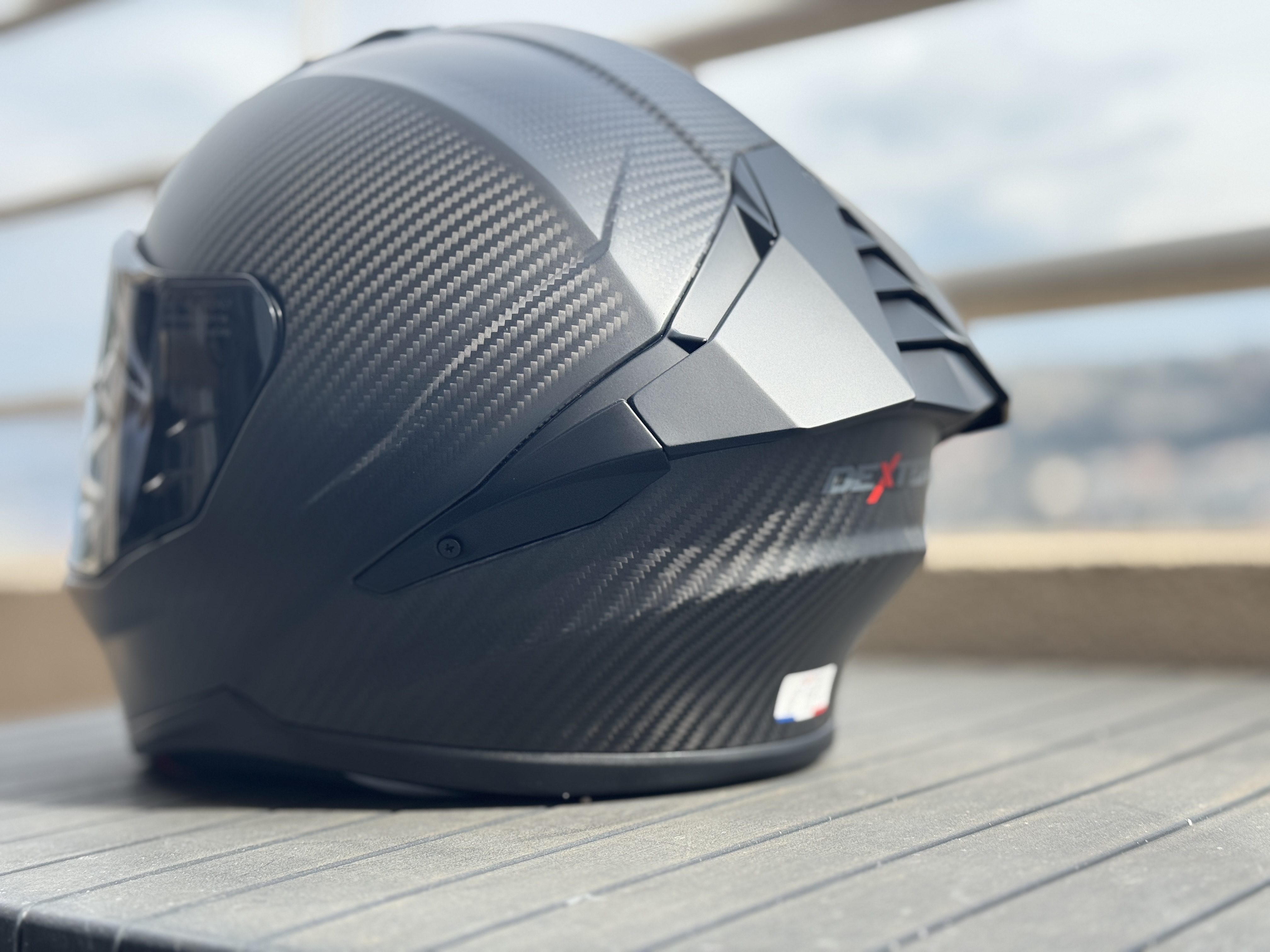 finition en carbone mat pour le casque Dexter Arion Carbon