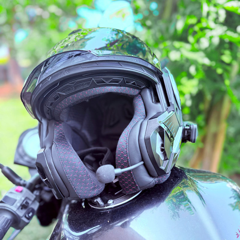 Casque moto LS2 Advant X de couleur Solid Grey Nardo avec intercom Cardo installé