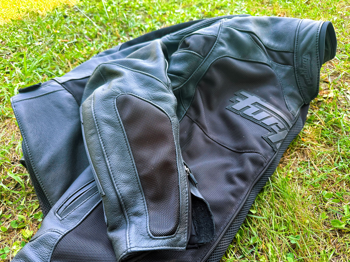 Vu de profil du blouson Furygan Speed Mesh Evo 3