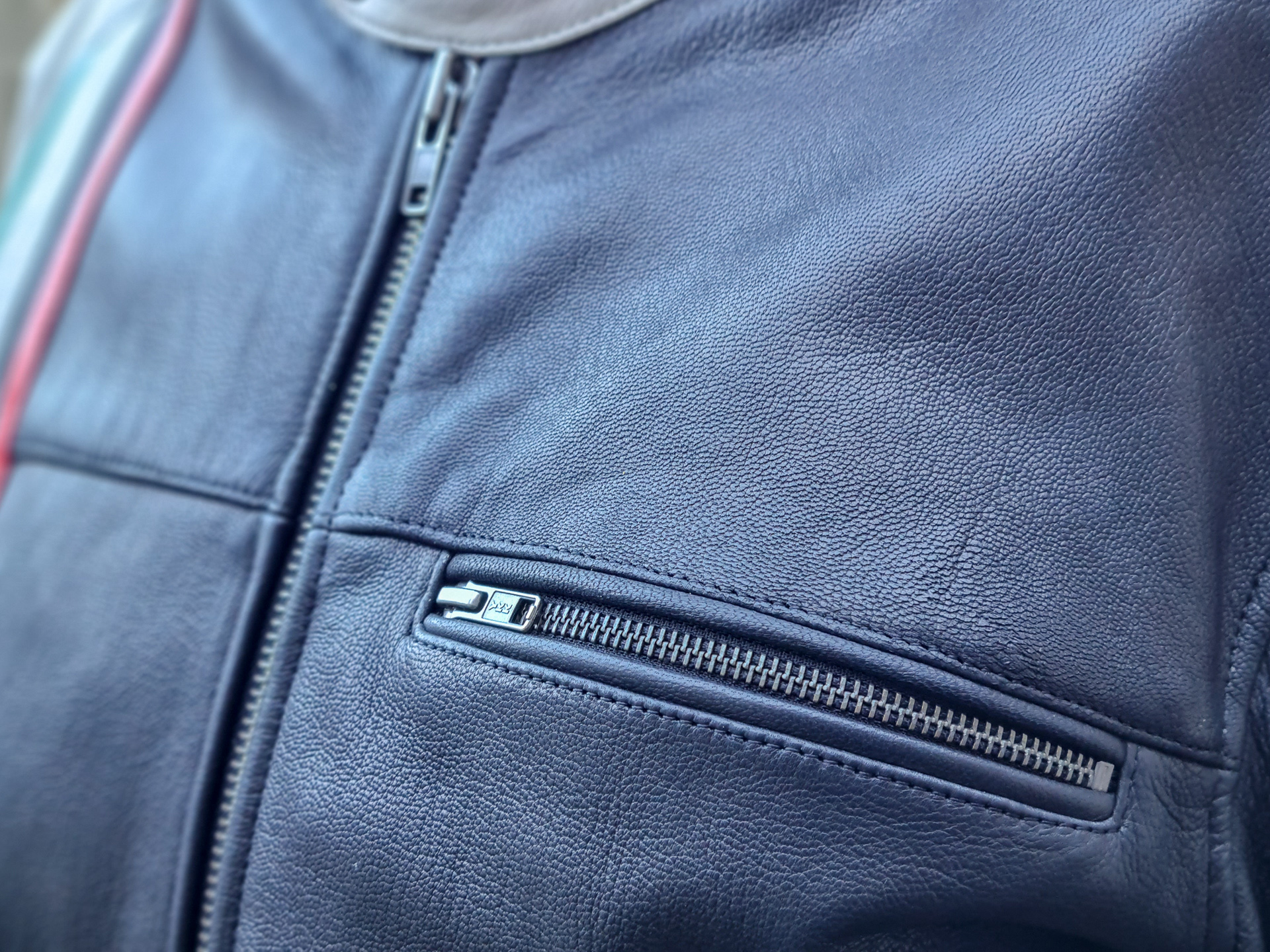 Blouson moto cuir ou textile, les critères de choi