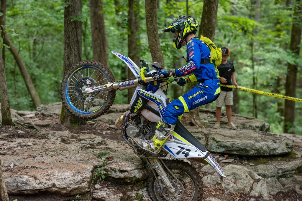 Enduriste avec des bottes enduro Gaerne
