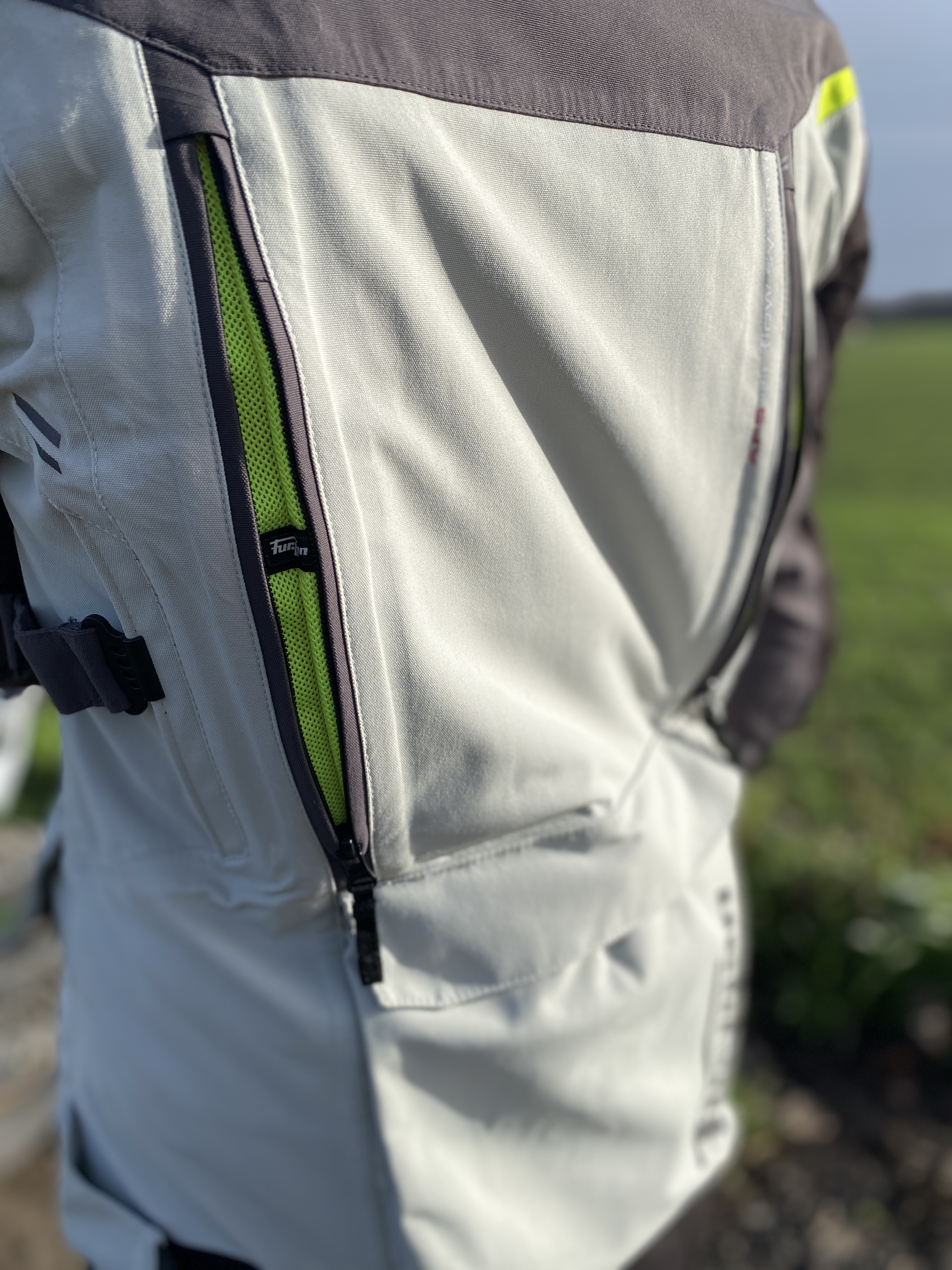 Vue de dos du blouson