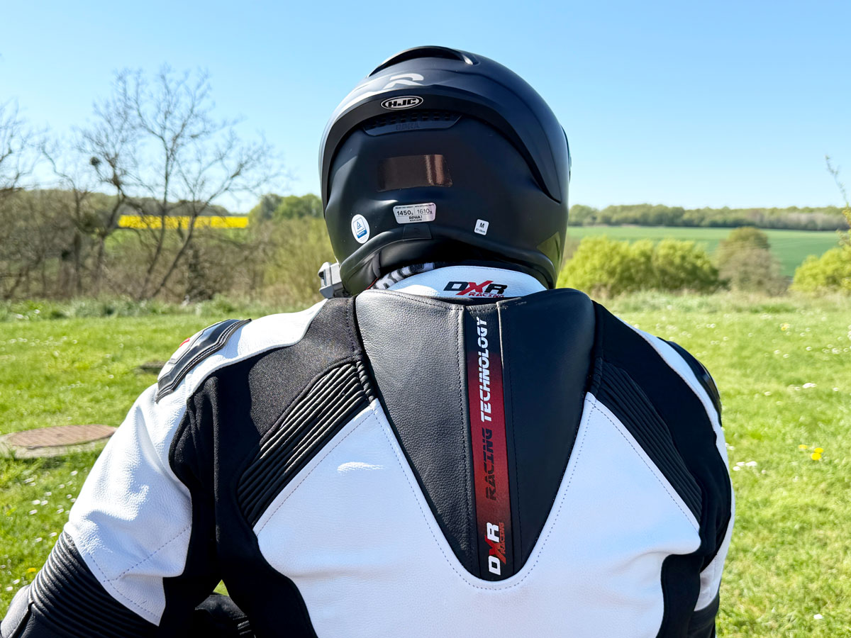 DXR Orcus avec sa coupe racing et sa bosse aérodynamique