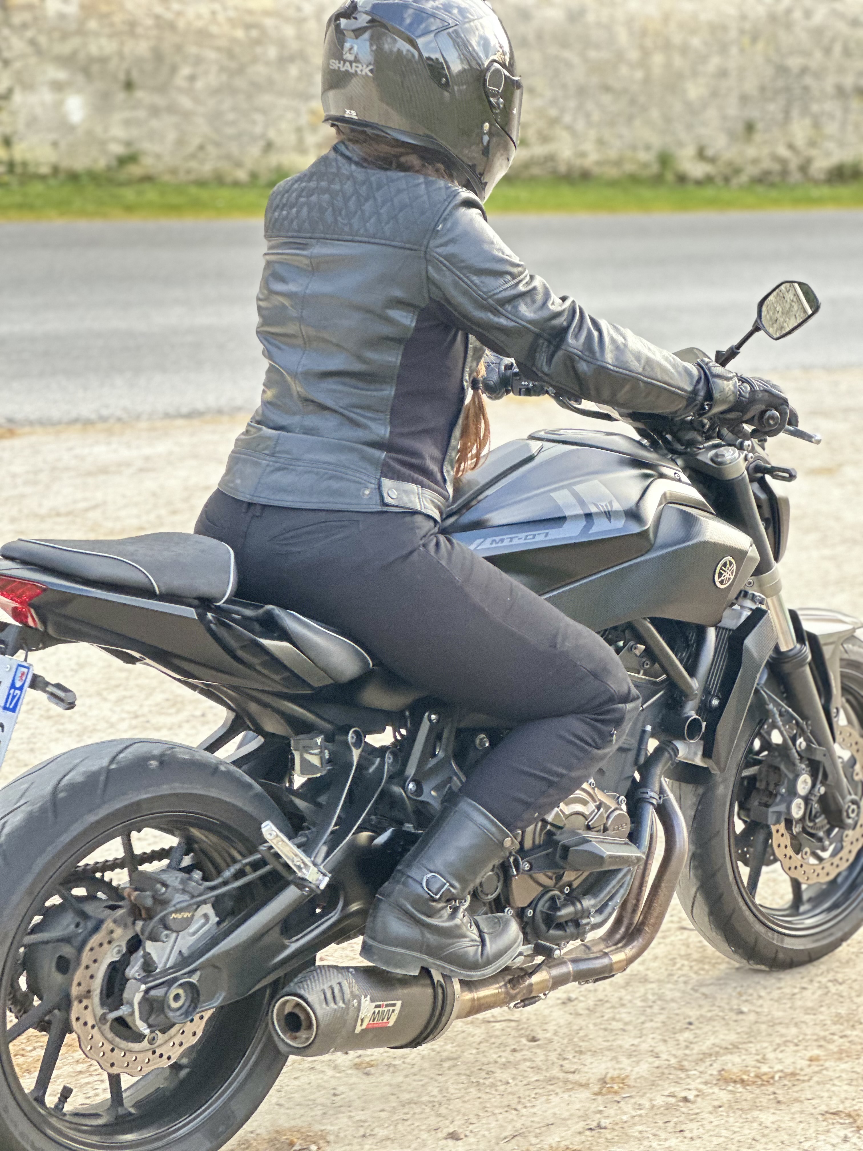 pantalon DXR Chino Evo Lady en position assise