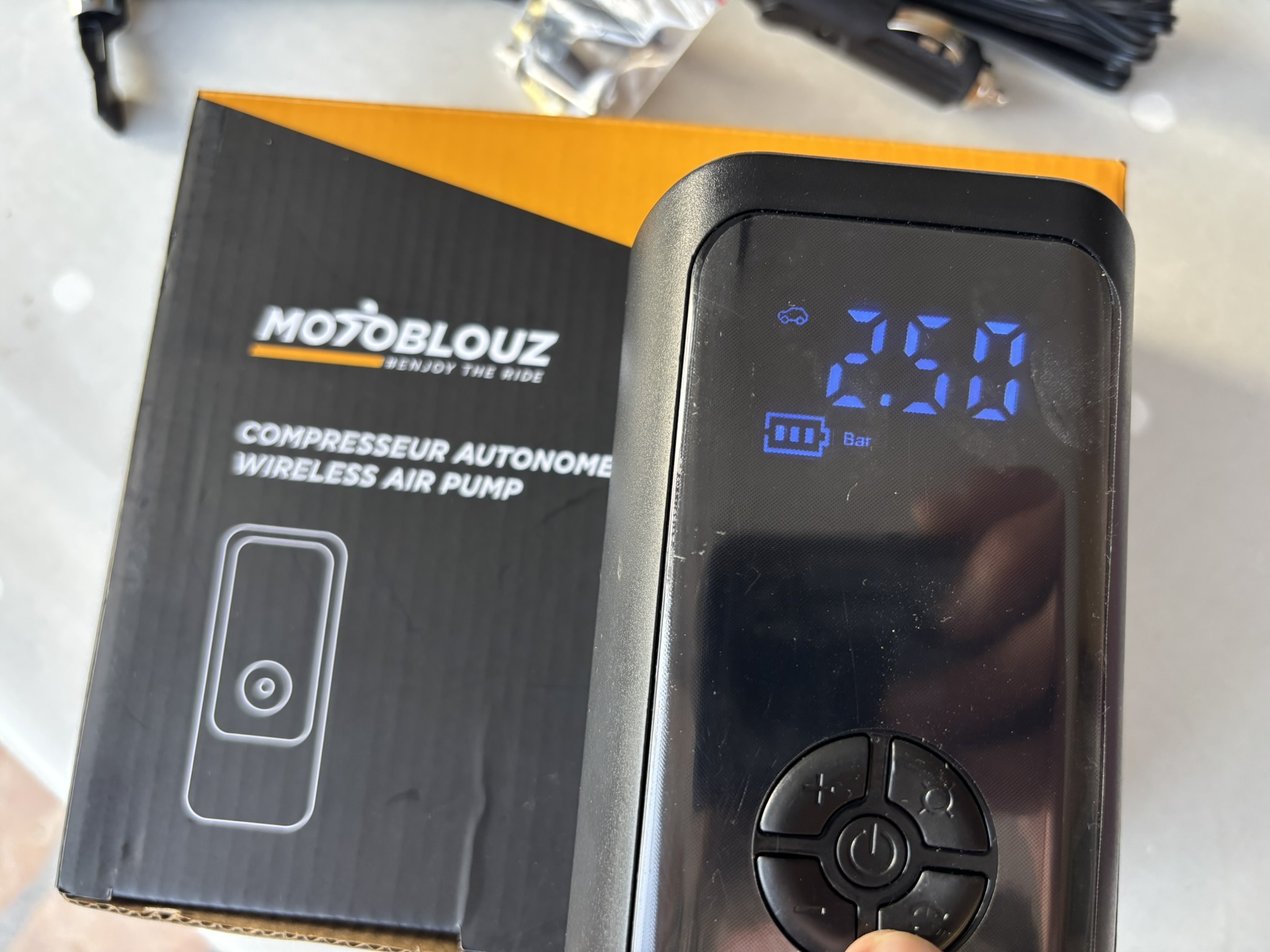 Compresseur Motoblouz Autonome sans fil : manomètre digital