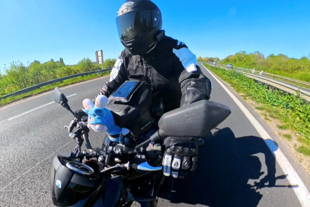 Gants moto ventilés avec cuir perforé, idéal pour les balades d'été - Held Air N Dry 2 Gore-Tex