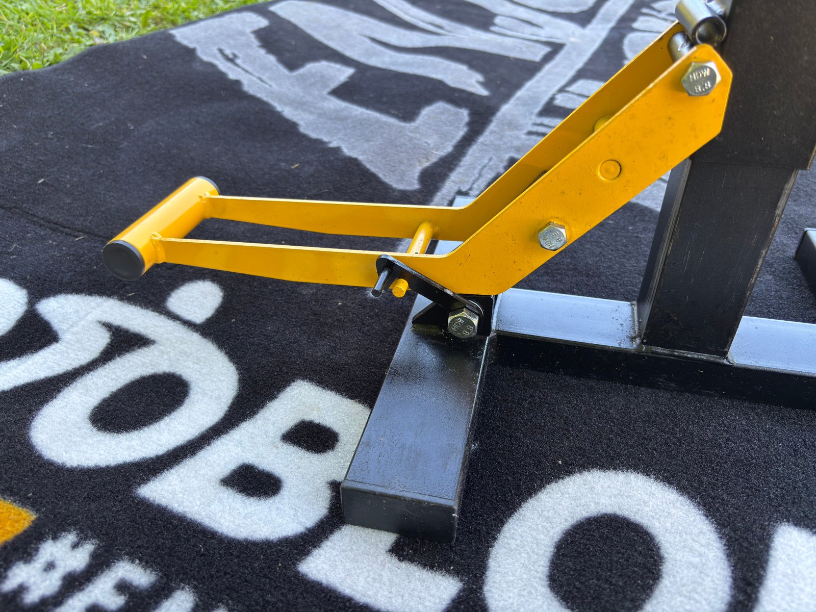 focus sur la patte de sécurité qui empêche une descente accidentelle