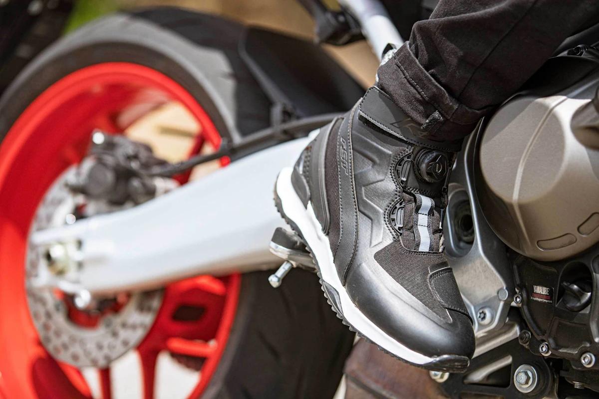 Les chaussures moto sont-elles obligatoires ?