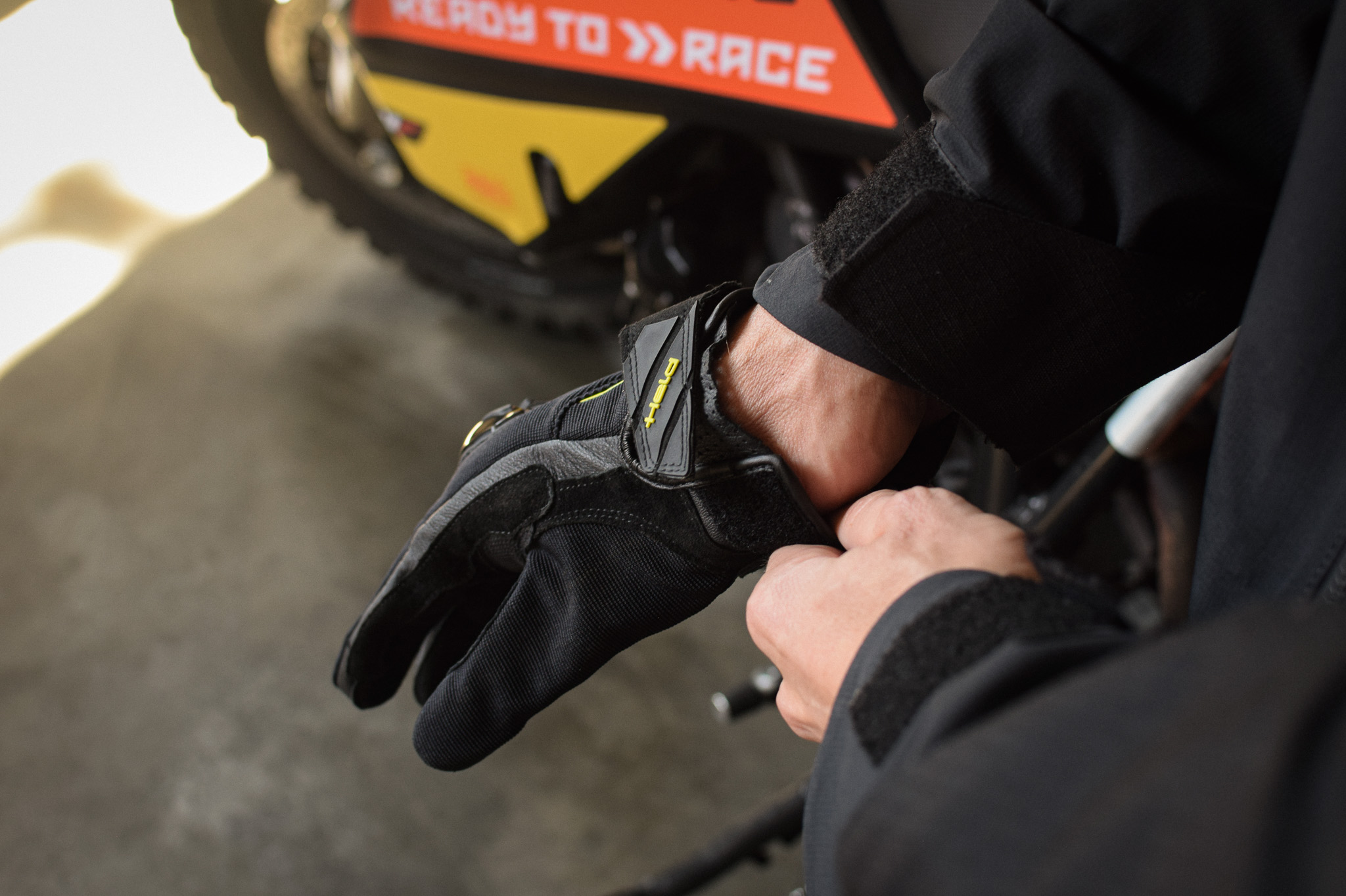 prise en mains des gants Held Sambia 2
