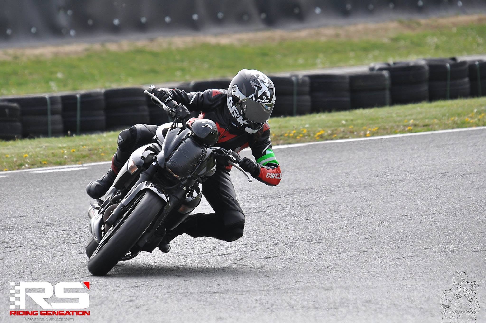 Kawasaki ER-6N sur piste