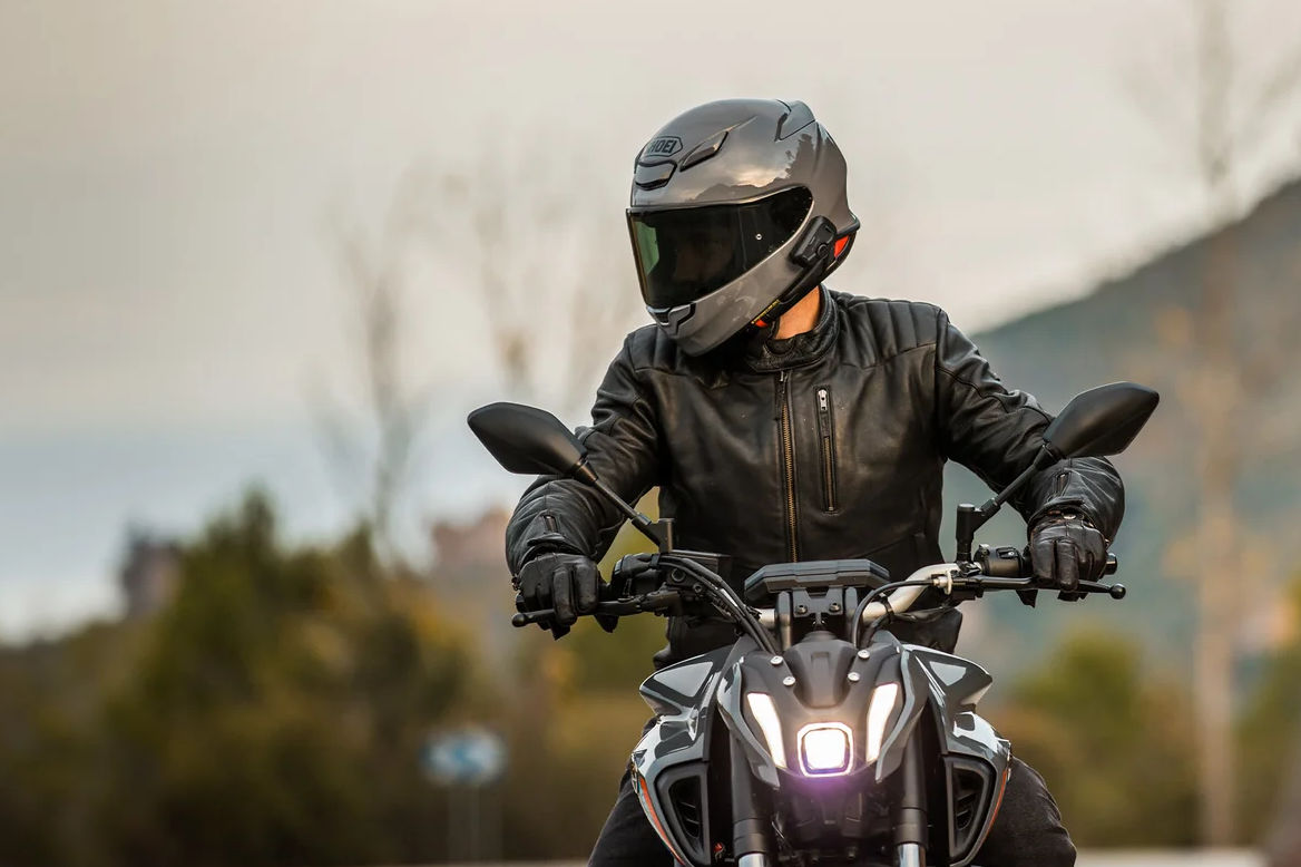 Comment installer un intercom moto sur son casque ?