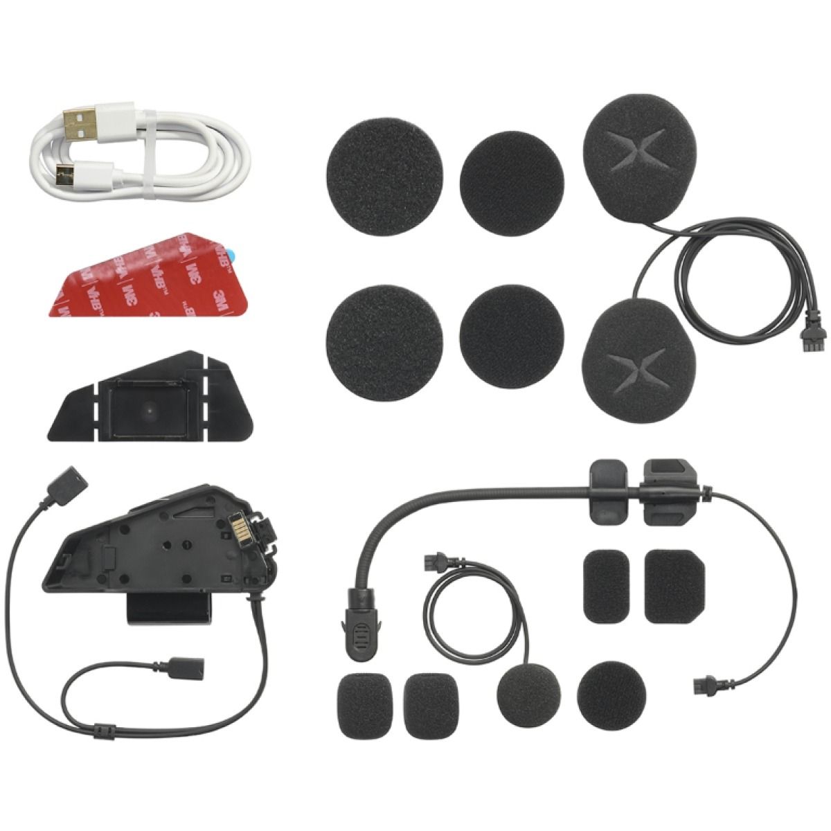 Contenu d'un kit intercom : écouteurs, câble de charge, support adhésif, support pince, micro filaire et micro perche, patchs adhésif 3M