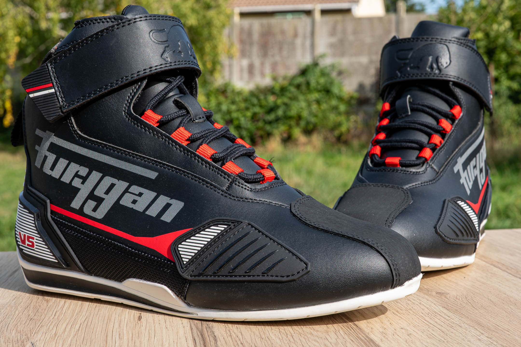 Test des baskets Furygan V5 D3O WP par Cédric, formateur moto : l&rsquo;équipement étanche parfait pour le quotidien ?