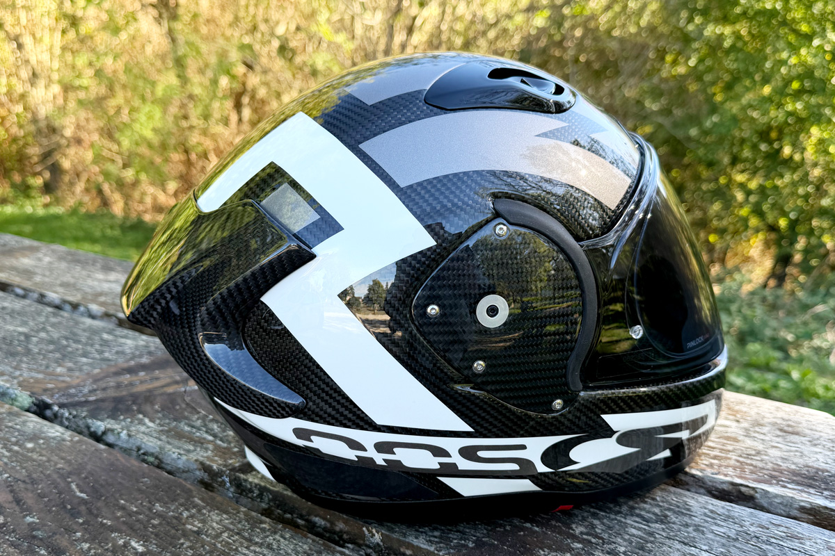 Casque ROOF RO200 S Carbon Suzuka, le casque intégral le plus léger au monde doté d'un spoiler en carbone - Coloris Suzuka Blanc