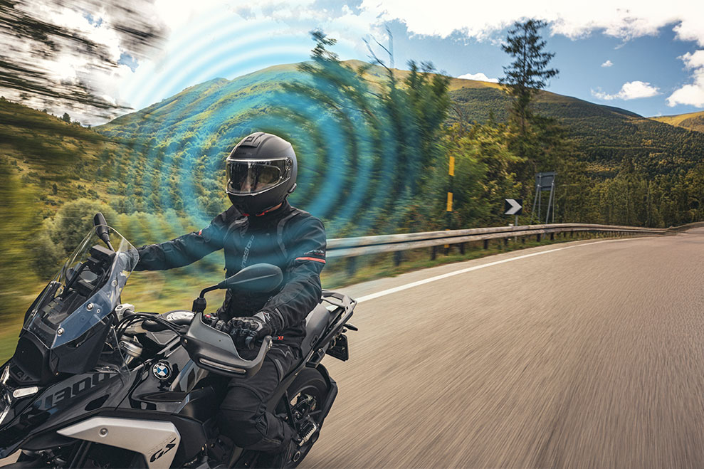 Peut-on mettre des bouchons d&rsquo;oreilles avec un intercom moto ?