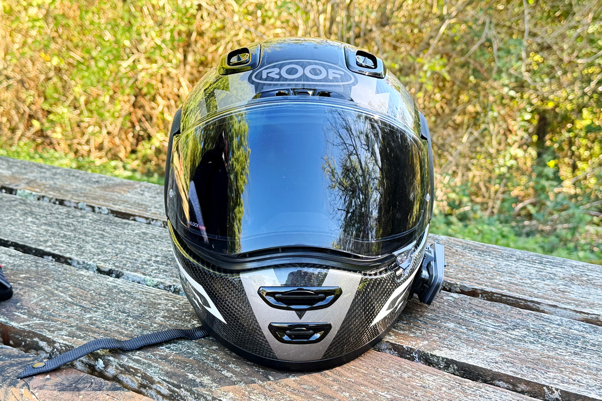 Présentation des 6 aérateurs de la ventilation à effet Venturi du casque ROOF RO200 S Carbon - casque de face